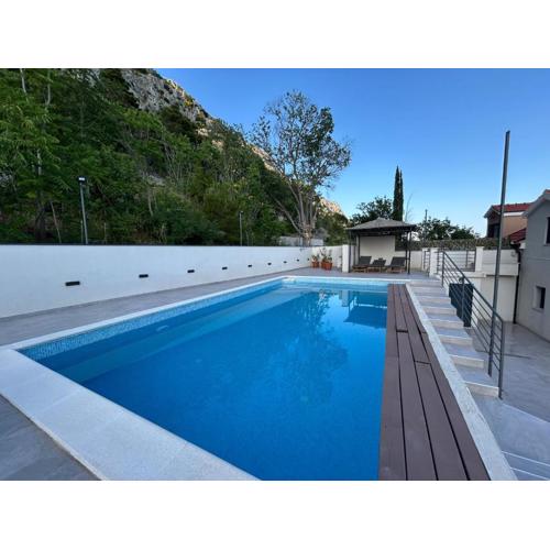 New! 2 Villa Complex for 16 persons near Omiš