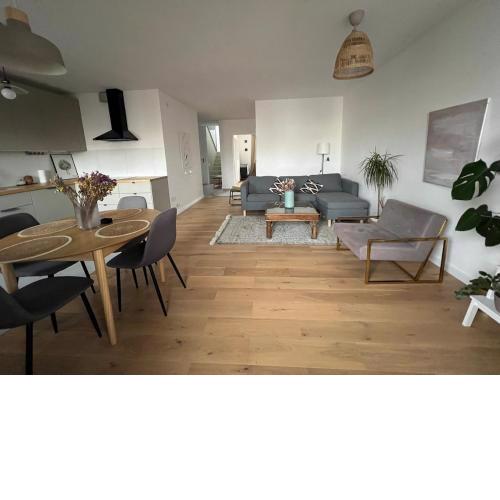 New 2floor apartment security park mall ski airport