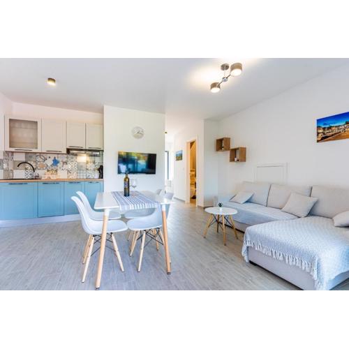 New 4 star apartment M&A in town Cres