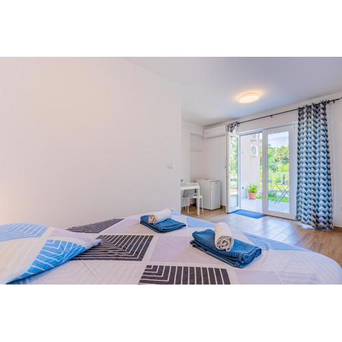 New 4 star Room M&A in town Cres