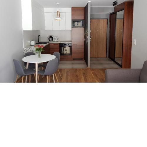 New apartment 100m from old town and marina