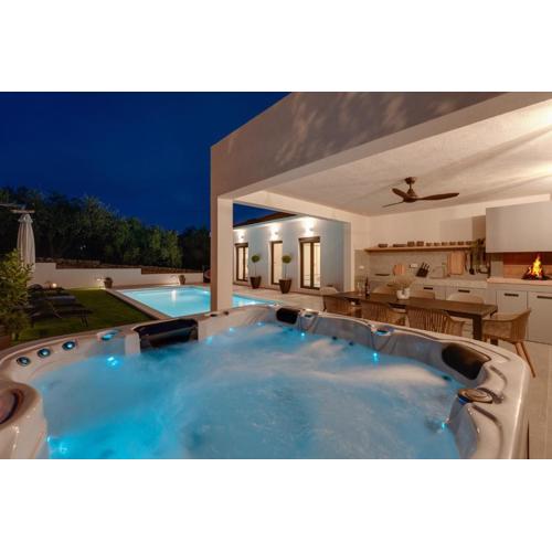 NEW Apartment Gironi with Pool, Jacuzzi