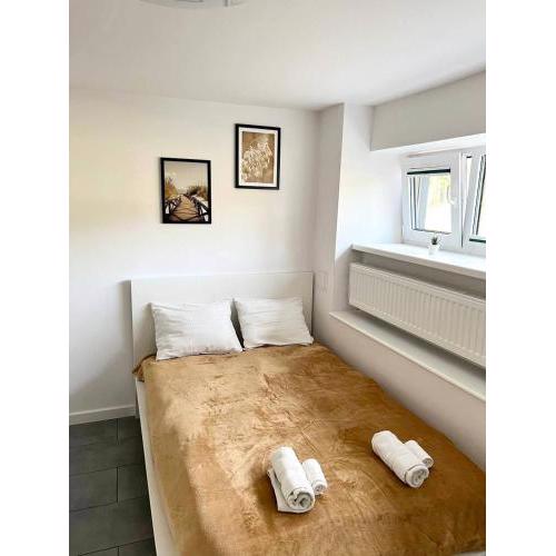 New Apartment On Batorego, Metro, Centre , Wi-Fi - by HIK Apartments