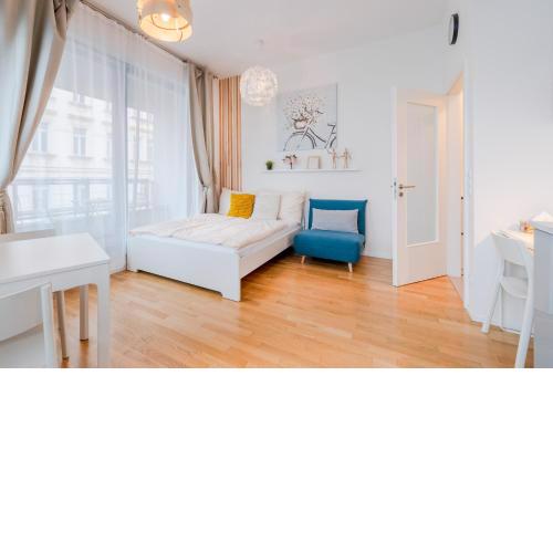 New-built Golden Luxury Studio with Balcony