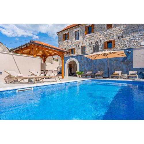 New! Charming Villa Perina with private heated pool