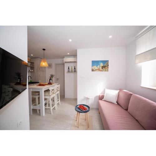 New cozy apartment - center of old town Omiš