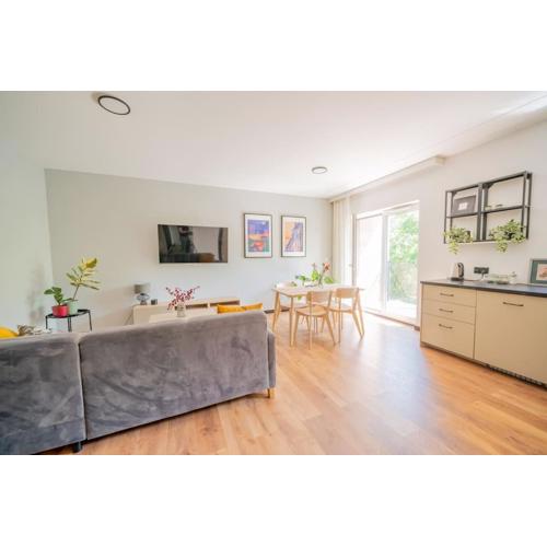 New & cozy apartment by the Park