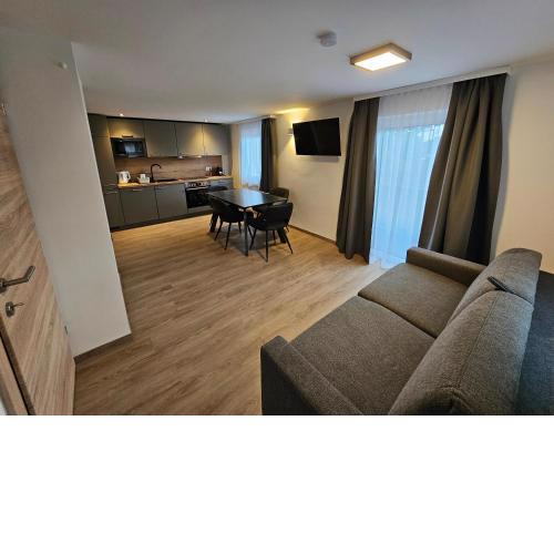 New, cozy retreat, 300 m to ski bus in Schladming Region