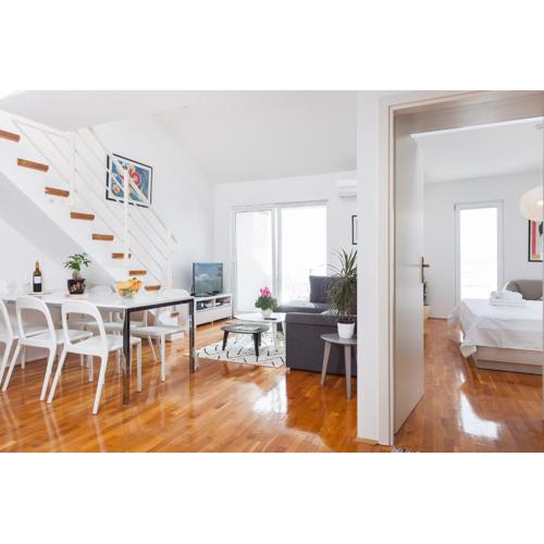 New Gallery Apartment with Beautiful View