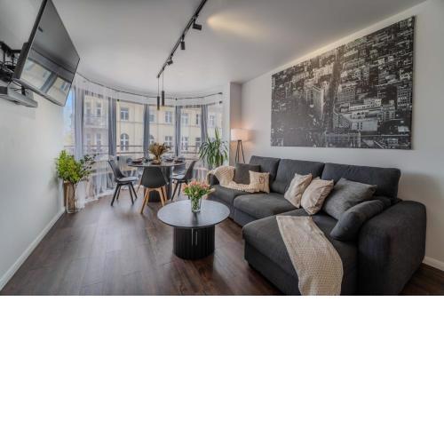 New Large Modern Apartment - City Center - 60m2 - Lift - Parking