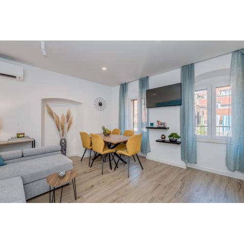 New luxury apartments in the center of Omiš