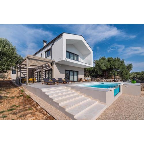 New Luxury Family Villa Lun, 5-stars, 4 double bedrooms, pool