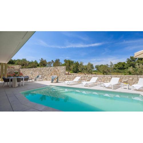 New Luxury Seaside Villa Sutivan Lemon Tree M With Heated Pool & Sea View & Parking