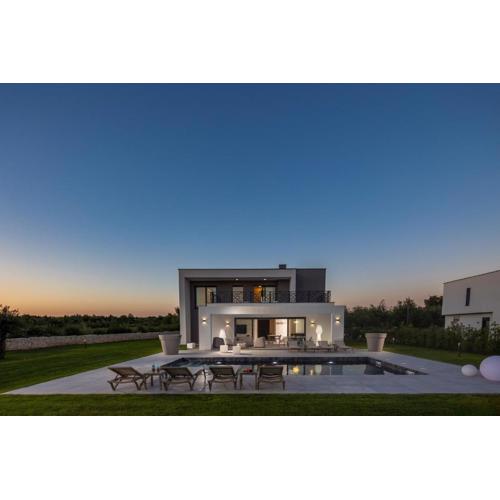 New! Luxury Villa Epic 4 & 5 two heated pool 50 m2