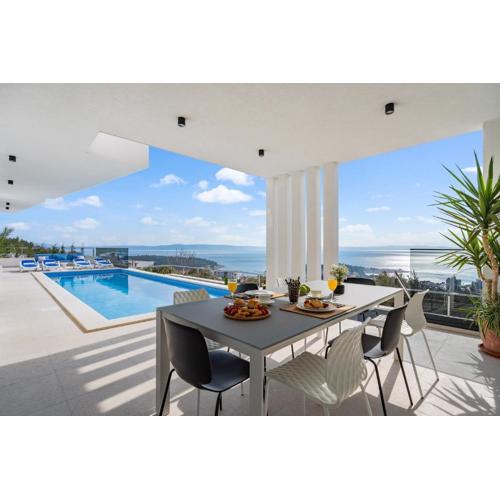 NEW Luxury Villa Sagnia, 4 en-suite bedrooms, sea views