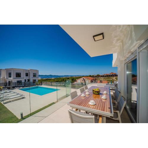 New Luxury Villa \