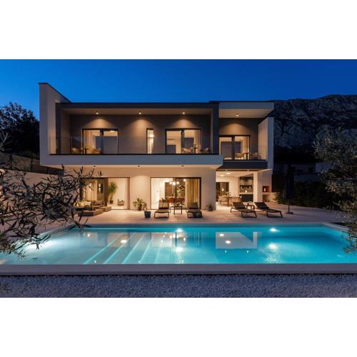 NEW Villa Adventure with 3 en-suite bedrooms, a Media room, private pool, 7km from Omiš
