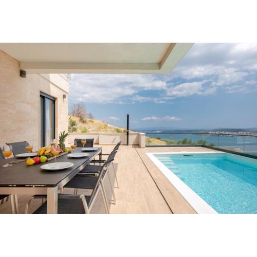 NEW Villa Astera -heated pool, 4 bedrooms, and sea views