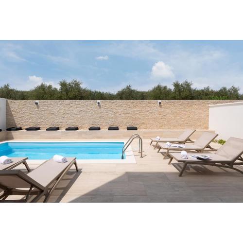 NEW ! Villa Bellatrix 2 - heated pool and jacuzzi