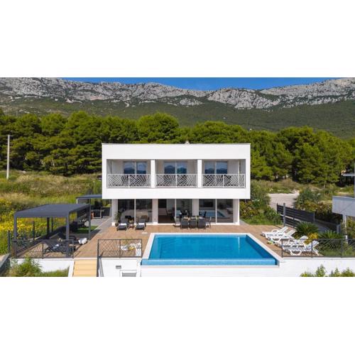 New Villa Casa Bella with sea views, 1.4km from the beach