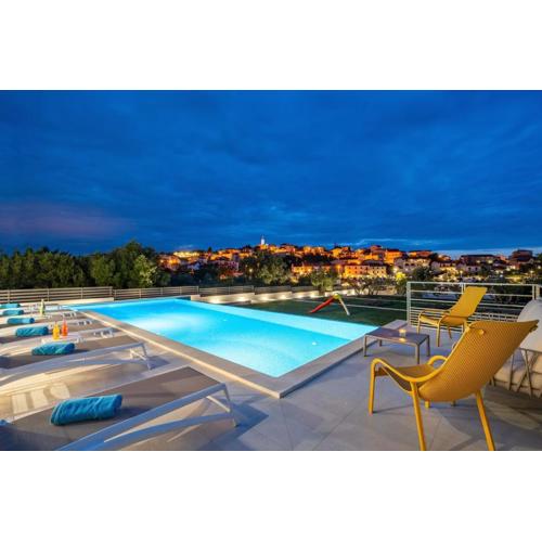 NEW Villa Consido, a 3-Bedroom Retreat with sea views