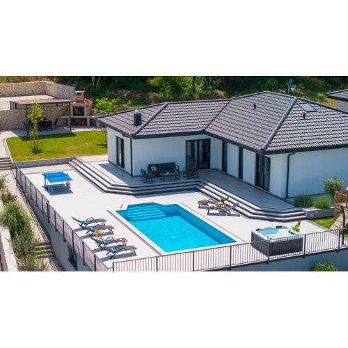 NEW! Villa Dalmatia with Sauna, Hot tub, Heated pool