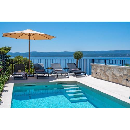 NEW! Villa Dattero -private Pool, Jacuzzi, Sauna, Media room