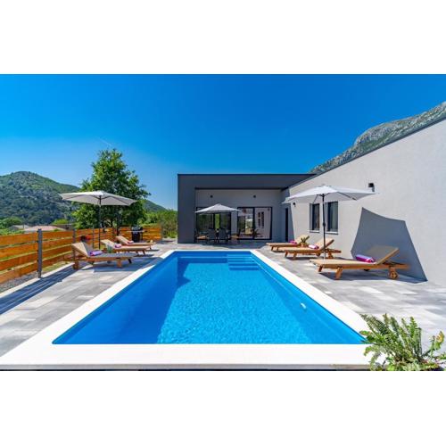 New! Villa Mir with private pool, 3 bedrooms, 7km from sandy beach