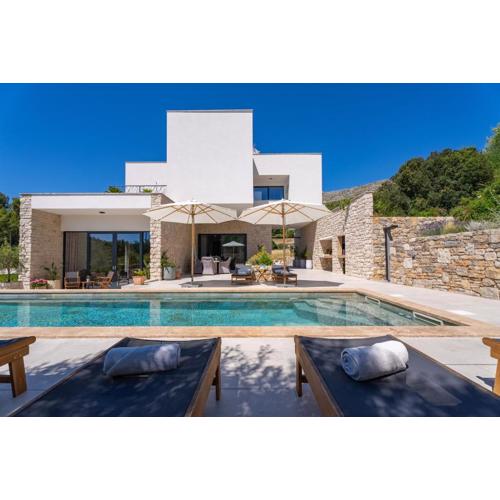 New! Villa Praska with private 28,5 sqm pool, 3 en-suite bedrooms, Sauna, 1km to Beach
