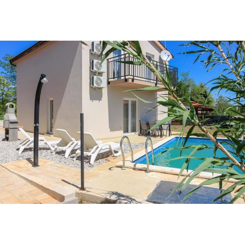 New Villa Seve II with pool, near the town center, 3km from the beach