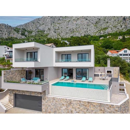 NEW! Villa Una with heated pool, 1km from the beach