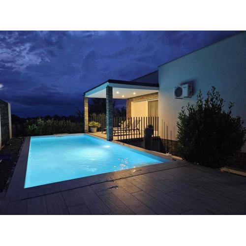 NEW! Villa With Heated Pool in Umag