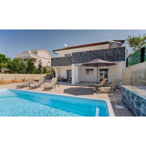 New villa with pool, 600 m from the beach - by TRAVELER tourist agency Krk ID 2164