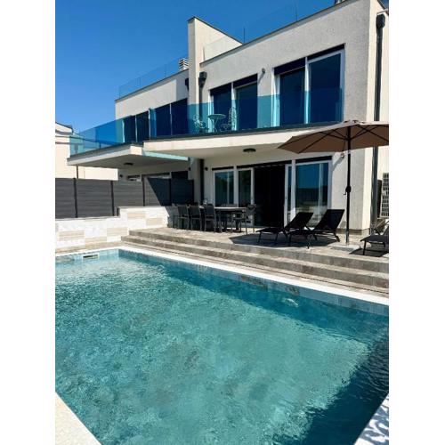 New villa with pool, sea view, Poreč