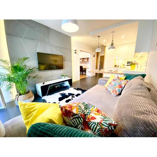 New Wave Apartment Big & Beautiful -parking