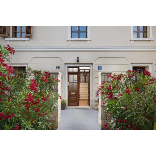 NEW!!!Apartments Bonaparte