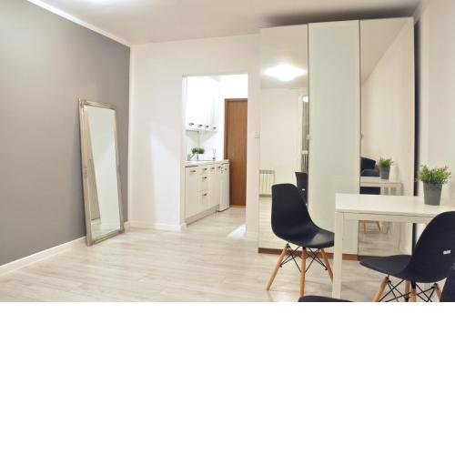 Nice and comfy studio close to Old town and metro.