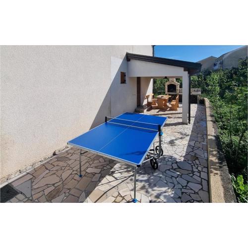 Nice Apartment In Cres With Kitchen