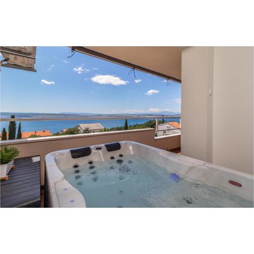 Nice Apartment In Dramalj With Jacuzzi