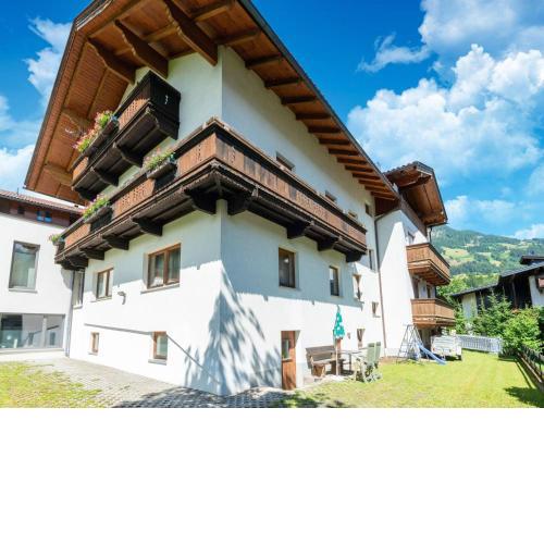 Nice apartment in Fügen near ski-lift