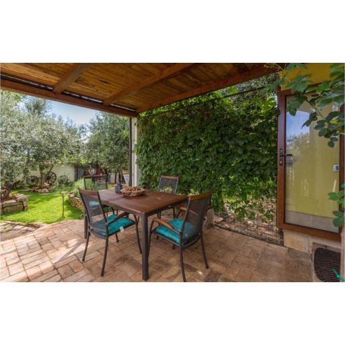 Nice Apartment In Jadreski With Wifi