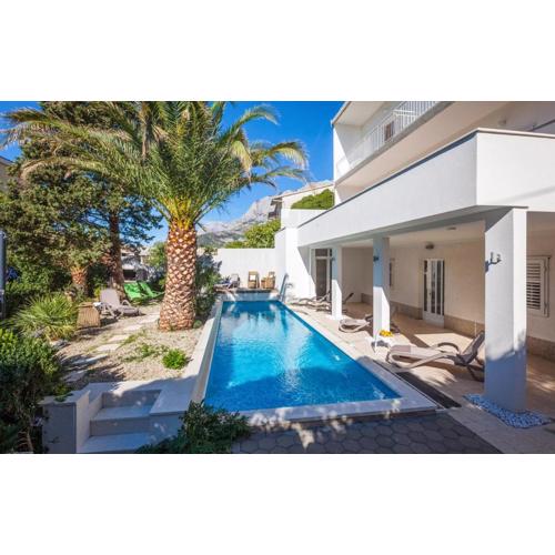 Nice Apartment In Makarska