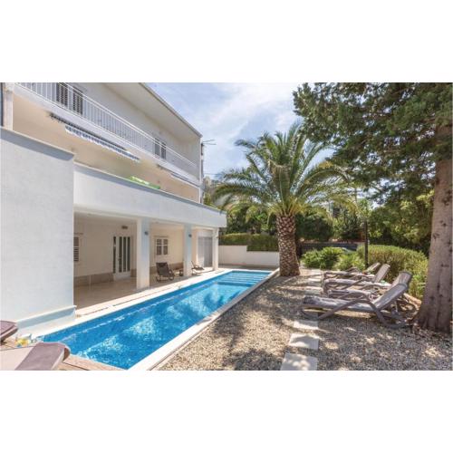 Nice Apartment In Makarska