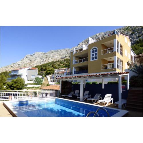 Nice Apartment In Mimice With Wifi