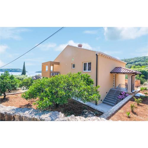Nice Apartment In Molunat With Wifi