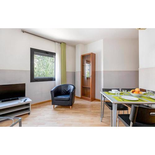 Nice Apartment In Molunat With Wifi