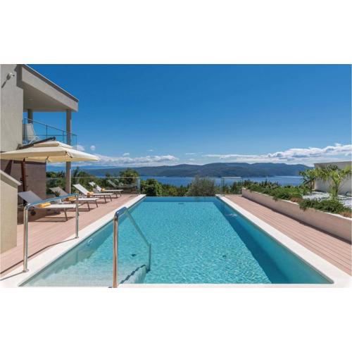 Nice Apartment In Plomin With Jacuzzi