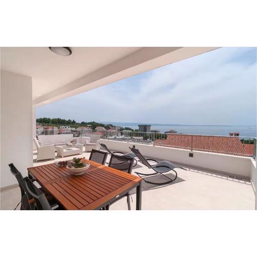 Nice Apartment In Podstrana With Wifi