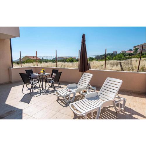 Nice Apartment In Podstrana With Wifi