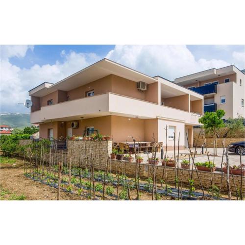 Nice Apartment In Podstrana